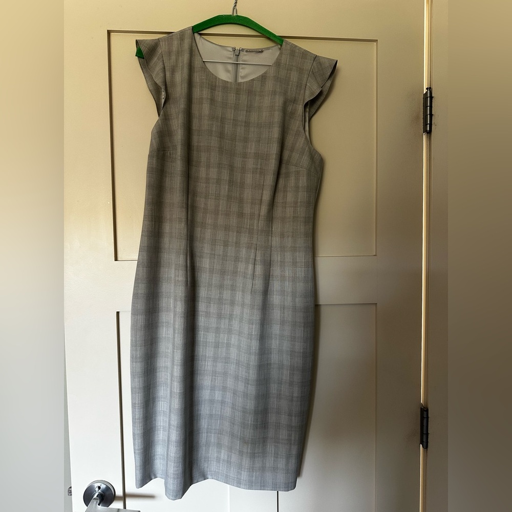 Ellie Tahari cap sleeve sheath dress size 10 gray plaid